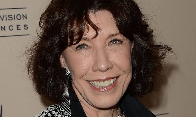 Lily Tomlin Biography: Net Worth, Spouse, Age, Parents,  Height, Movies & TV Shows, Awards, Books