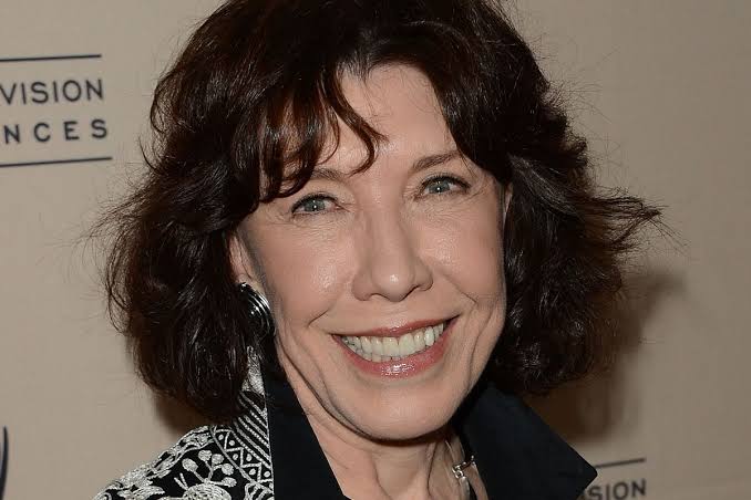 Lily Tomlin Biography: Net Worth, Spouse, Age, Parents,  Height, Movies & TV Shows, Awards, Books