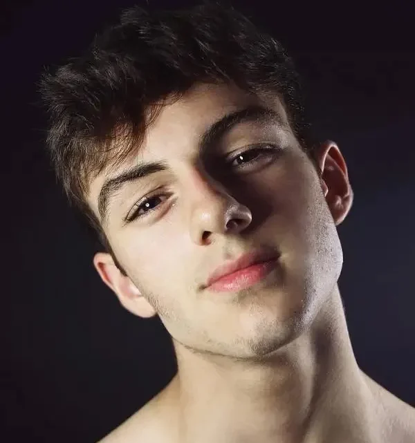 Elliott Hanna Biography: Age, Height, Net Worth, Parents, Movies & TV Shows, Girlfriend