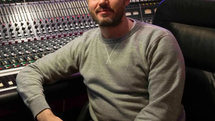 Paul Epworth Biography: Age, Height, Net Worth, Wife, Awards, Songs, Ethnicity, Religion