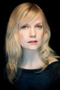 Laura Harris - Biography