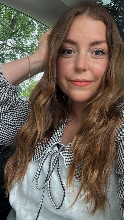 Poppy Deyes - Biography