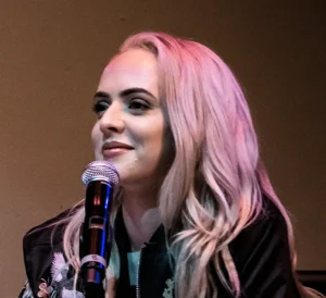 Madilyn Bailey - Biography