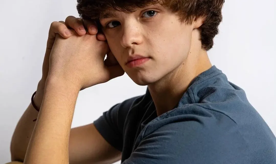 Owen Asztalos Biography: Age, Height, Net Worth, Girlfriend, Movies, Ethnicity, Religion, Siblings