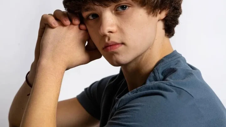Owen Asztalos Biography: Age, Height, Net Worth, Girlfriend, Movies, Ethnicity, Religion, Siblings