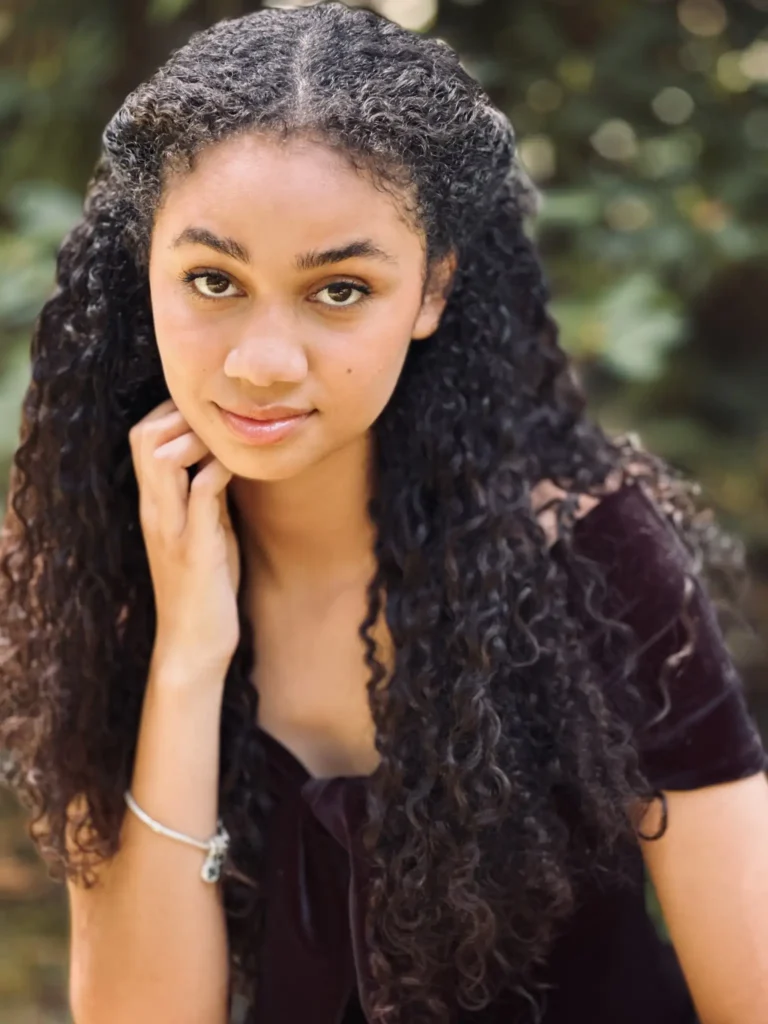 Izabela Rose - Biography