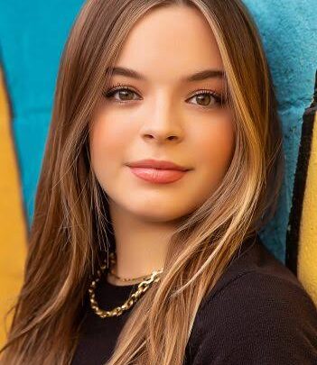 Amelia Wray Biography: Age, Height, Ethnicity, Awards, Songs, Net Worth, Boyfriend, Movies, Parents