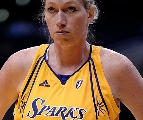 Margo Dydek Biography: Age, Height, Net Worth, Parents, Husband, Son, Stats, Career
