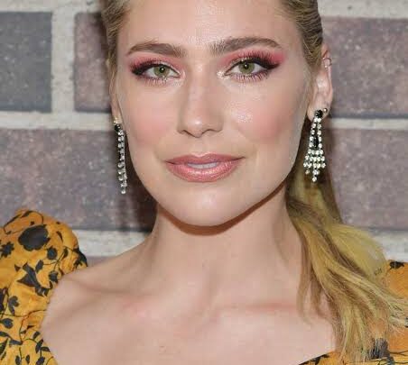 Shoshana Bush Biography: Age, Boyfriend, Movies, TV Shows, Ethnicity, Religion, Height, Net Worth, Parents