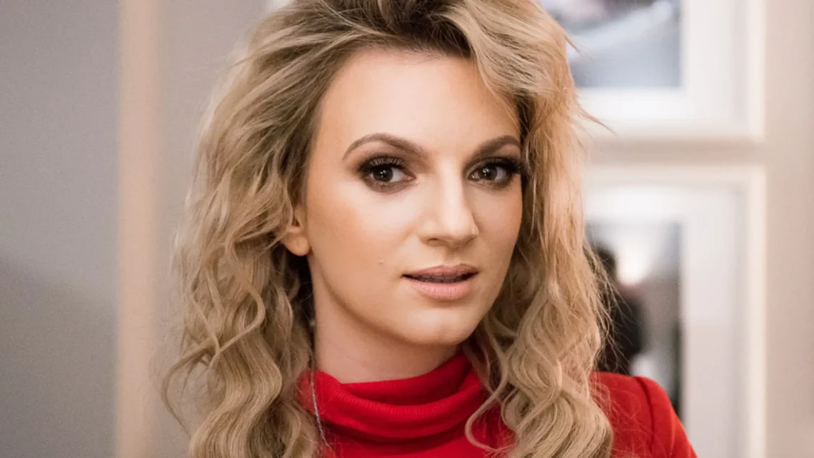 Sarsa (Singer)  Biography: Parents, Net Worth, Boyfriend, Height, Age, Songs & Albums, Twitter, Concerts, TikTok