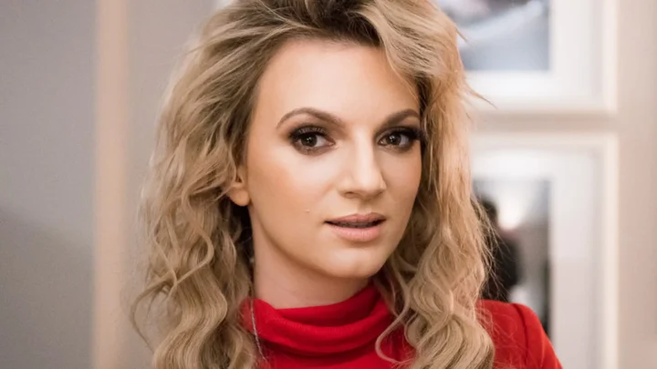 Sarsa (Singer)  Biography: Parents, Net Worth, Boyfriend, Height, Age, Songs & Albums, Twitter, Concerts, TikTok