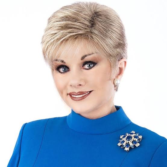 Dee Simmons - Biography