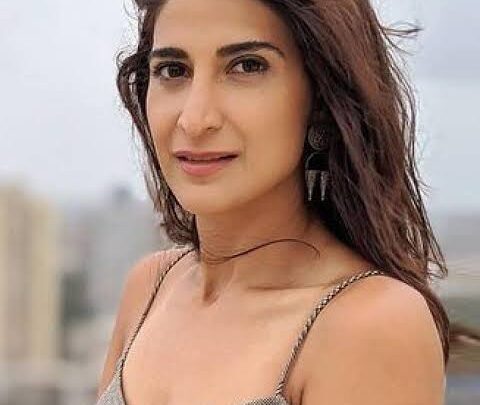 Aahana Kumra Biography: Net Worth, Height, Age, TV Shows, Siblings, Religion, Parents, Instagram, Awards