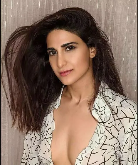 Aahana Kumra - Biography