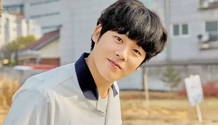 Lee Jung-ha Biography: Siblings, Net Worth, Height, Instagram, Age, Girlfriend, Movies & TV Shows, Awards