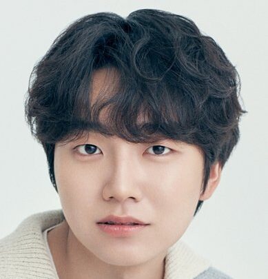 Sung Yoo-bin Biography: Age, Girlfriend, Parents, Net Worth, Height, Religion, Dating, Movies & Awards