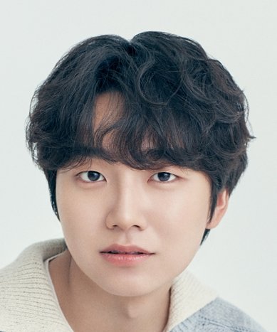 Sung Yoo-bin Biography: Age, Girlfriend, Parents, Net Worth, Height, Religion, Dating, Movies & Awards