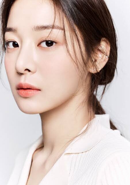 Seol In-ah Biography: Net Worth, Height, Movies & TV Shows Age, Parents, Wiki, Boyfriend, Instagram