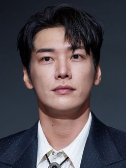 Kim Young-kwang Biography: Net Worth, Height, Movies & TV Shows, Age, Siblings, Instagram, Education