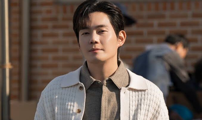 Ryu Kyung-soo Biography: Age, Instagram, Girlfriend, Siblings, Net Worth, Height, Movies & TV Shows, Awards