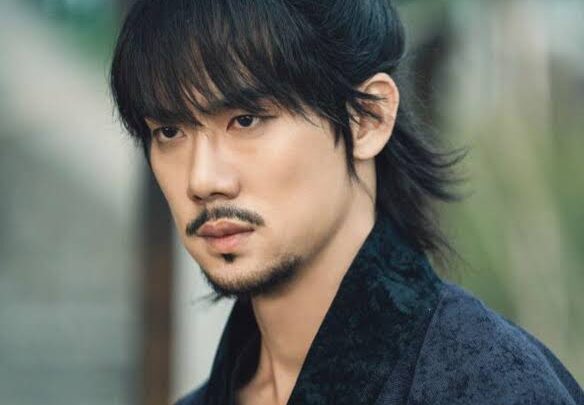 Yoo Yeon-seok Biography: Siblings, Net Worth, Age, Wife, Instagram, Height, Movies & TV Shows, Nationality