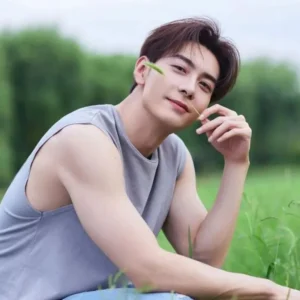 Oliver Chen - Biography