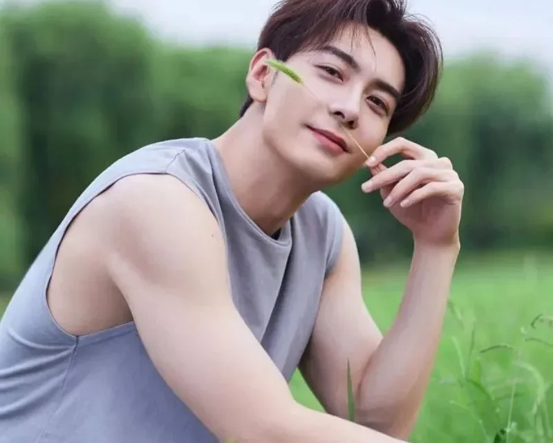 Oliver Chen Biography: Wikipedia, Girlfriend, Age, Net Worth, Height, Movies & TV Shows, Siblings, Parents