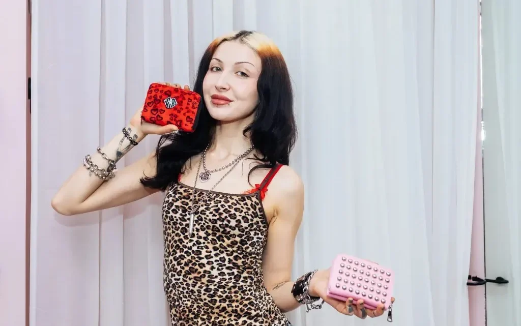 Internet Girl Biography: Age, Height, Net Worth, Parents, Siblings, Boyfriend, Depop