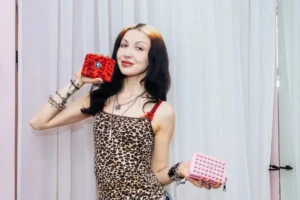 Internet Girl - Biography