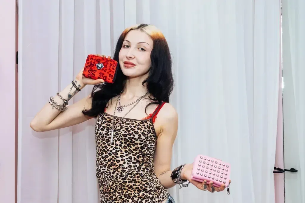 Internet Girl