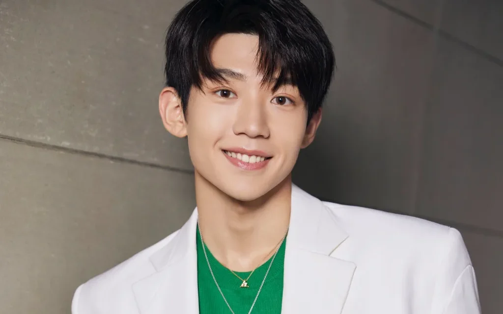 Wu Jun Ting Biography: Age, Girlfriend, Net Worth, Height, Weibo, Ethnicity, Parents, Movies & TV Shows, Instagram