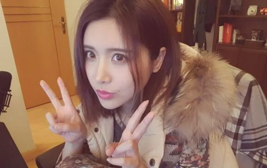 Chen Yifaer Biography: YouTube, Spouse, Career, Age, Net Worth, Height, Songs, Events
