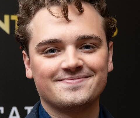 Dean-Charles Chapman Biography: Age, Height, Net Worth, Girlfriend, Movies, Ethnicity, Religion