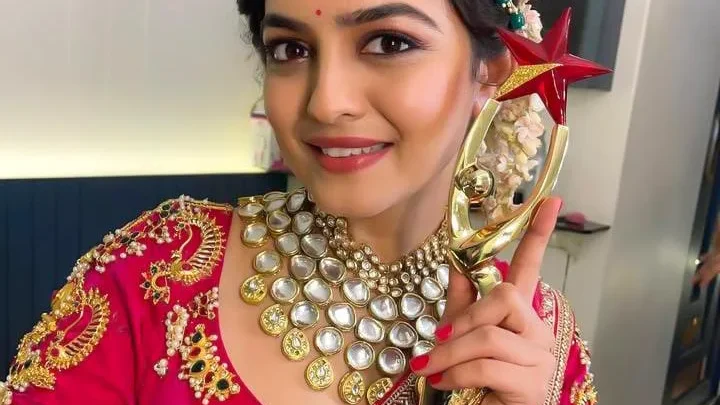 Neha Harsora Biography: Age, Height, Net Worth, Ethnicity, Boyfriend, Parents, Religion, Awards