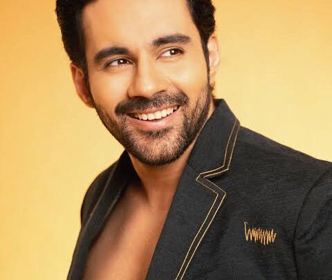 Abhishek Bajaj Biography: Age, Ethnicity, Girlfriend, Movies, Awards, Religion, Parents, Height, Net Worth