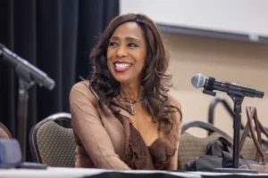 Dawnn Lewis - Biography