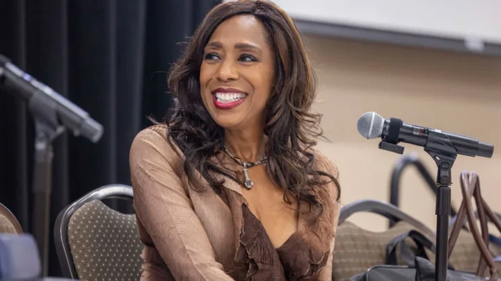 Dawnn Lewis Biography: Net Worth, Siblings, TV Shows, Age, Ex-Husband, Height, Instagram, Movies, Divorce