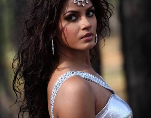 Neetu Chandra Biography, Age, Height, Net Worth, Instagram, Parents, Boyfriend, Awards, Movies