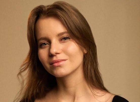 Alisa Kozhikina Biography: Age, Net Worth, Boyfriend, Height, Parents, Awards, Songs, Instagram