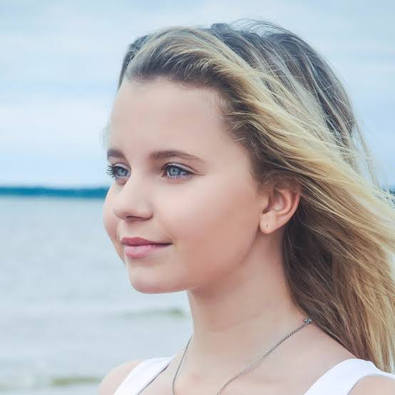 Alisa Kozhikina - Biography
