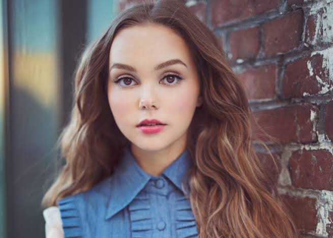 Savannah Lee May Biography: Boyfriend, Age, Sibling, Net Worth, Height, Movies, Instagram, Songs, Awards, Personal Life