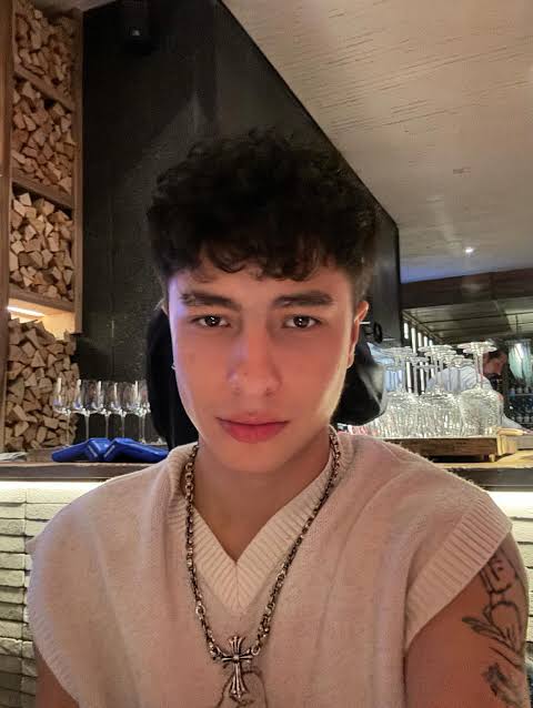 Marlon Villamil Biography: Age, Instagram, Siblings, Net Worth, Girlfriend, Songs, Movies, Height, Ethnicity