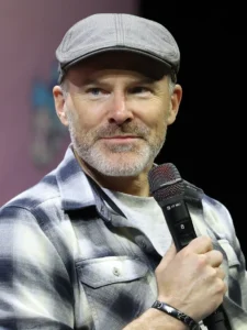 Roger Craig Smith - Biography