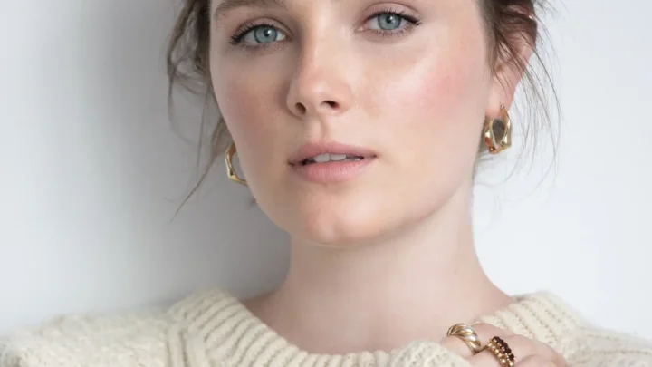 Amy Forsyth Biography: Age, Net Worth, Parents, Siblings, Height, Movies & TV Shows, Instagram
