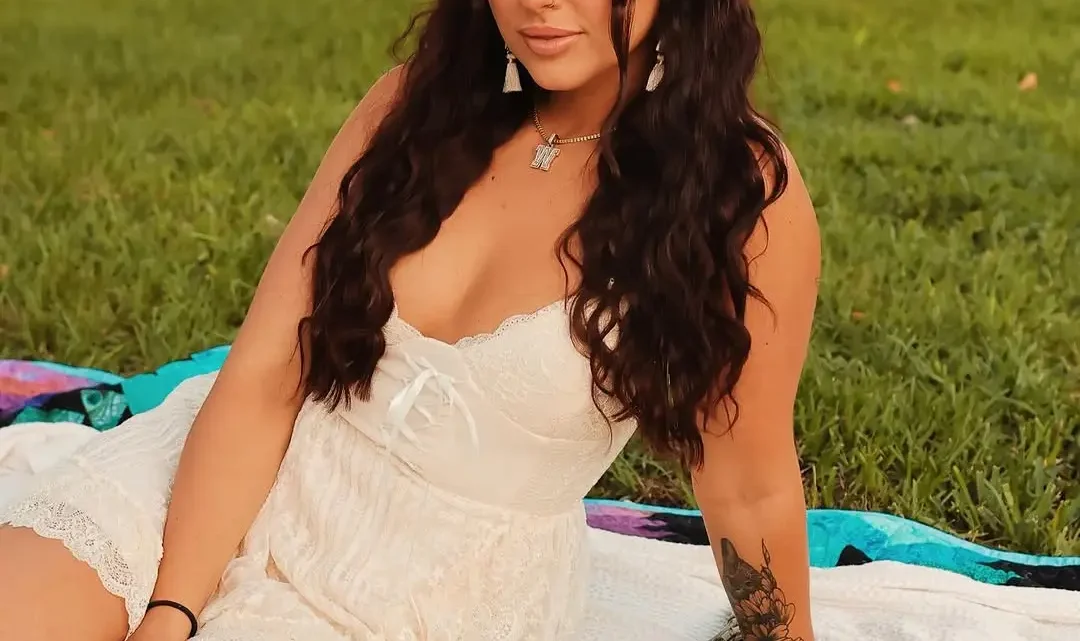 Whitney Wren Biography: Net Worth, Songs & Albums, TikTok, Age, Parents, Siblings, Height, Fiancé, Content Creation