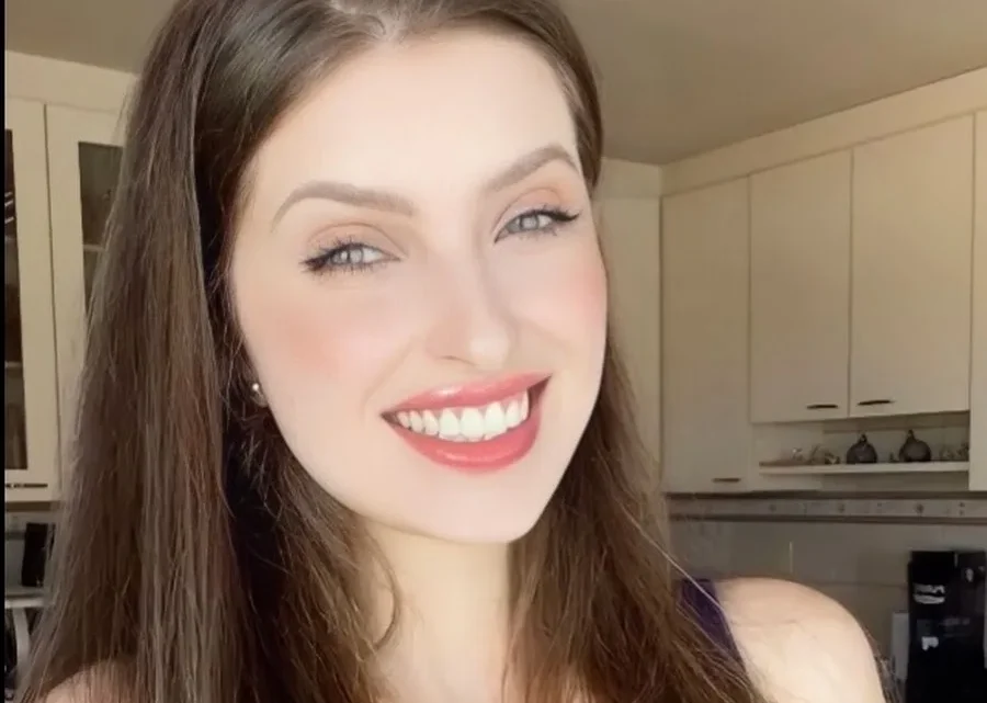 English by Giovana Biography: YouTube, Net Worth, Height, Age, Boyfriend, Content Creation, Education