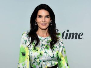 Angie Harmon - Biography