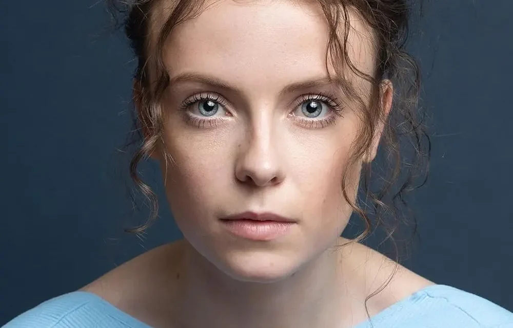 Honor Kneafsey Biography: Age, Net Worth, Parents, Siblings, Height, Movies & TV Shows, Voice