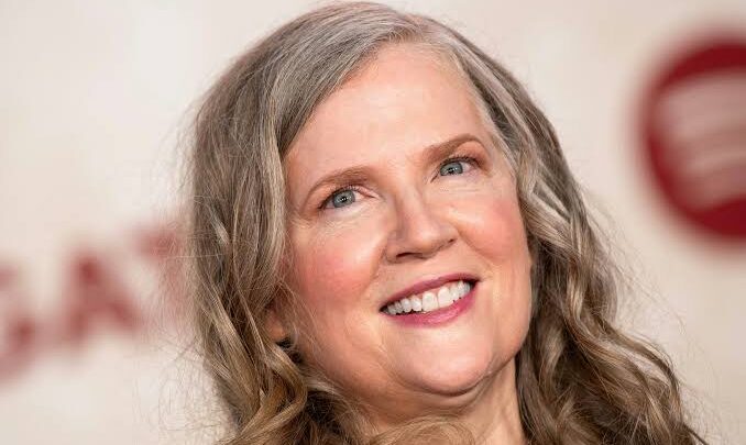 Suzanne Collins Biography: Husband, Children, Siblings, Movies, Height, Parents, Net Worth, Age, Books, Awards