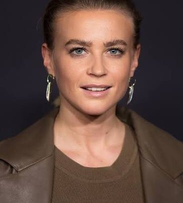 Jeanne Goursaud Biography: Age, Height, Boyfriend, Ethnicity, Awards, Instagram, Net Worth, Movies